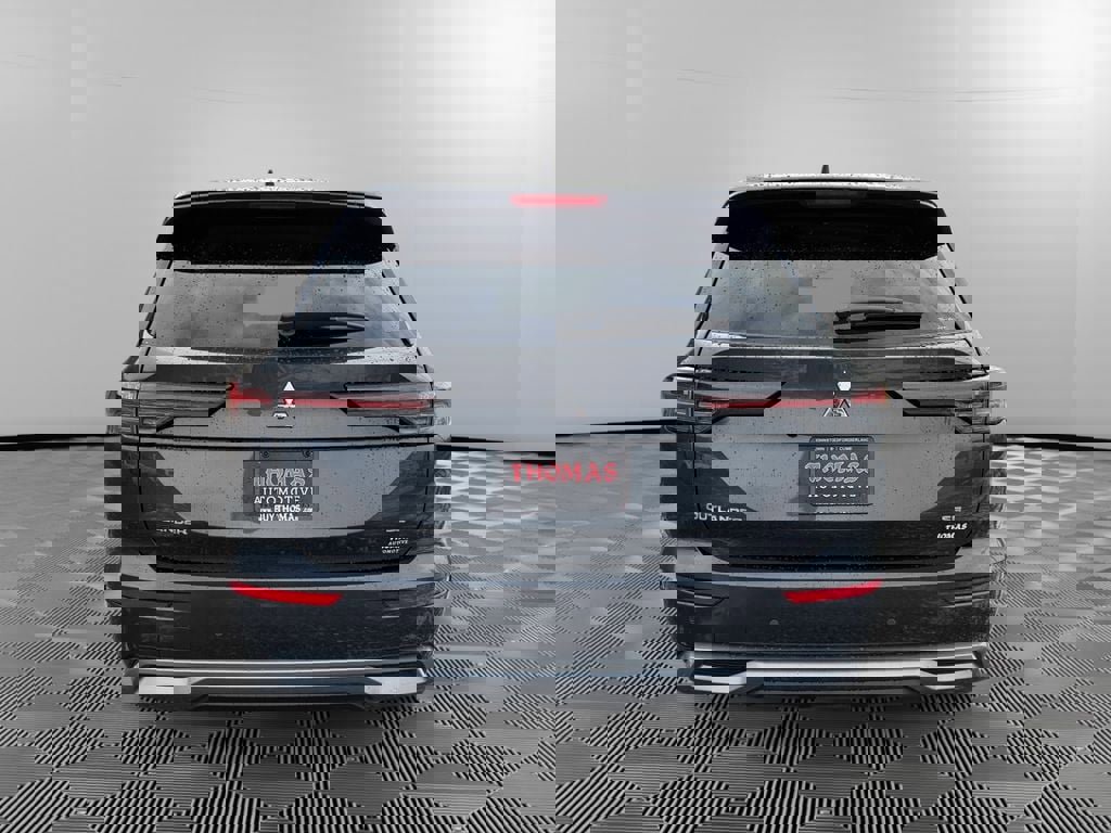 Used 2025 Mitsubishi Outlander SE image 6