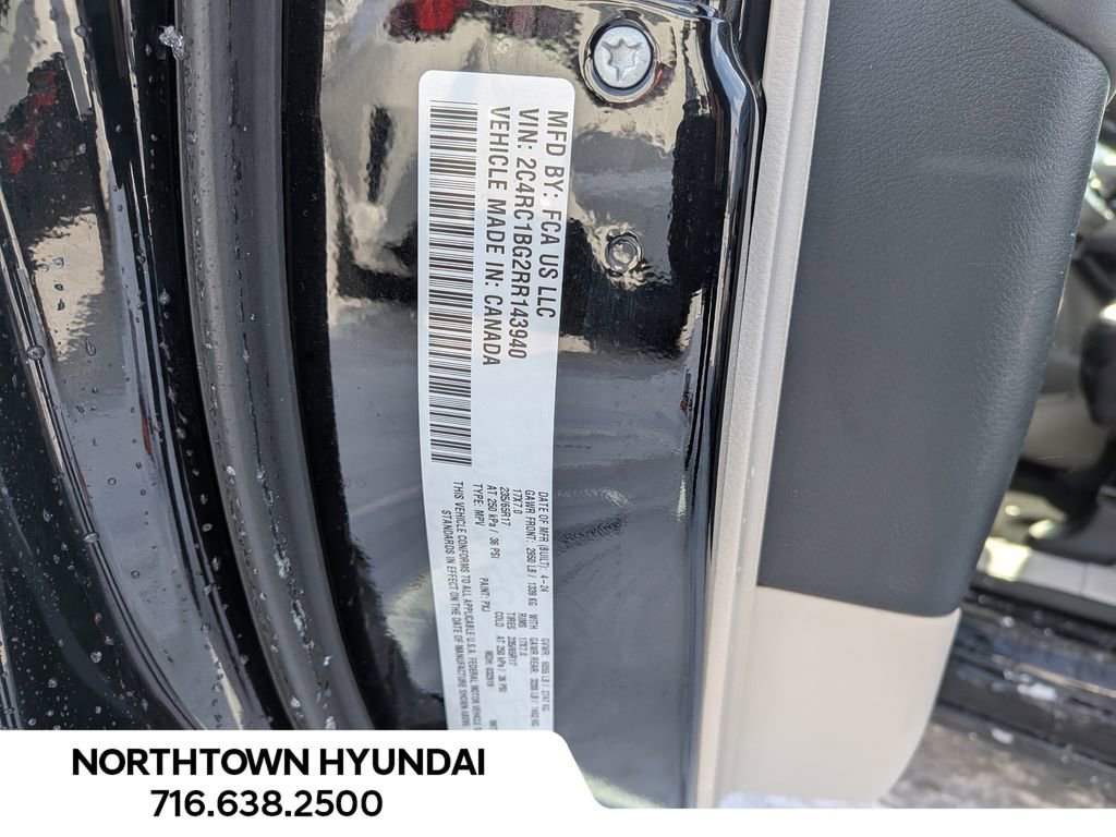 Used 2024 Chrysler Pacifica Touring-L image 39