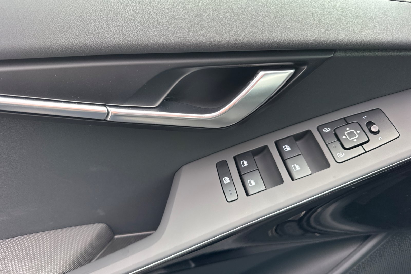 New 2026 Kia Niro EX FWD image 11