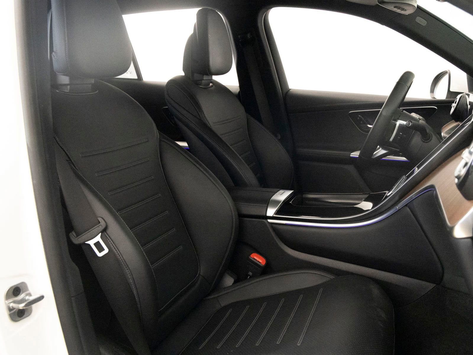 Used 2023 Mercedes-Benz GLC 300 4MATIC image 25