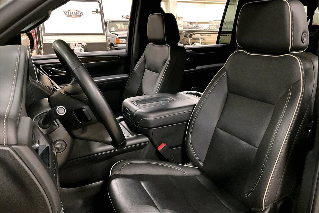 Used 2023 Chevrolet Suburban Premier AWD/4WD image 23