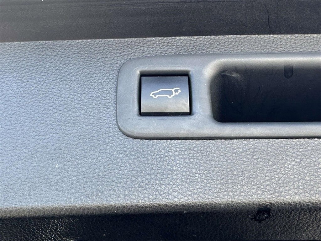 Used 2022 Toyota Highlander XSE image 9