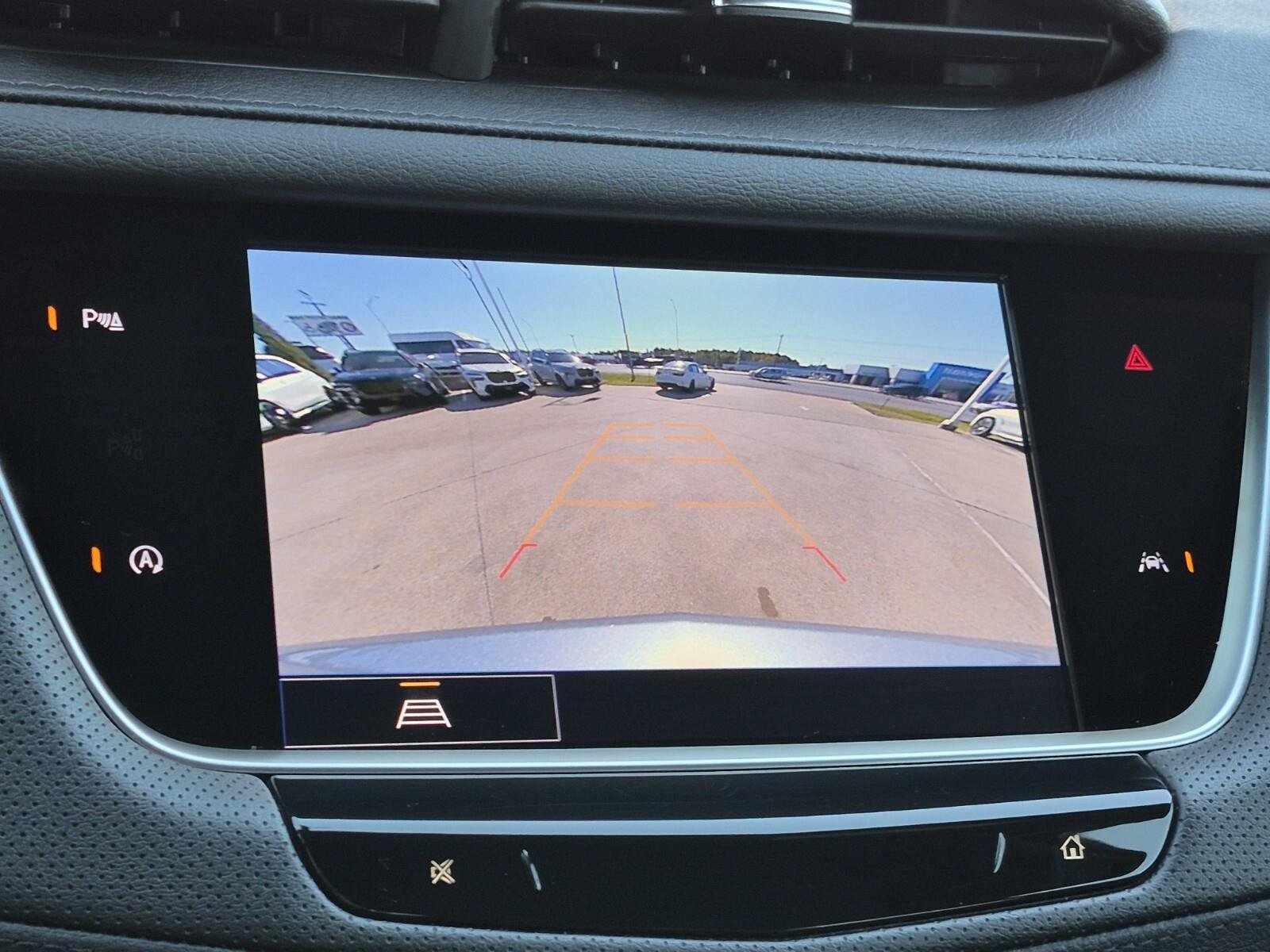 Used 2025 Cadillac XT6 Luxury FWD image 29