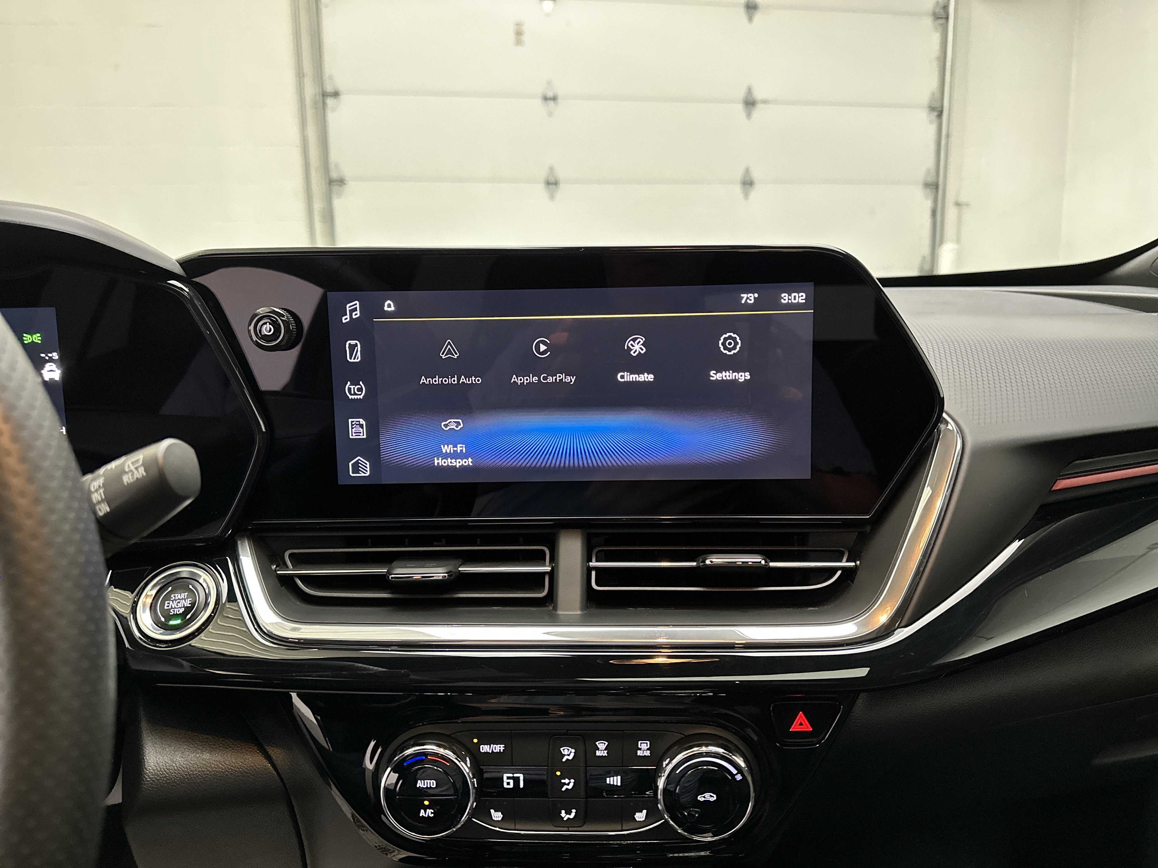 Used 2025 Chevrolet Trax RS w/ Sunroof Package FWD image 30
