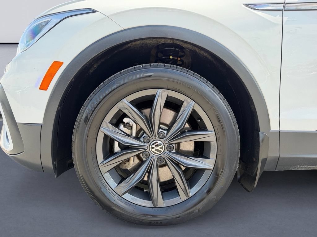 Used 2024 Volkswagen Tiguan SE FWD image 9