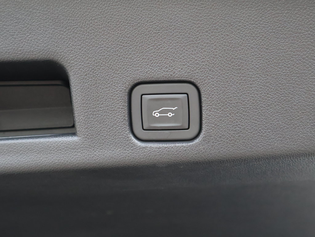 Used 2025 Chevrolet Traverse LT w/ Enhanced Driving Package FWD image 16
