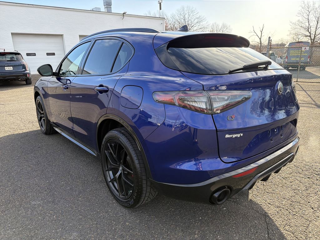 Used 2021 Alfa Romeo Stelvio Ti Sport image 3