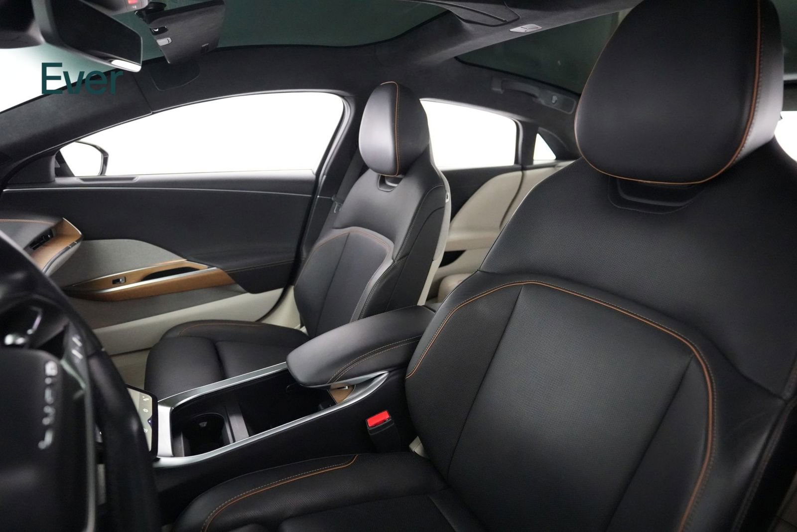 Used 2023 Lucid Air Touring image 4