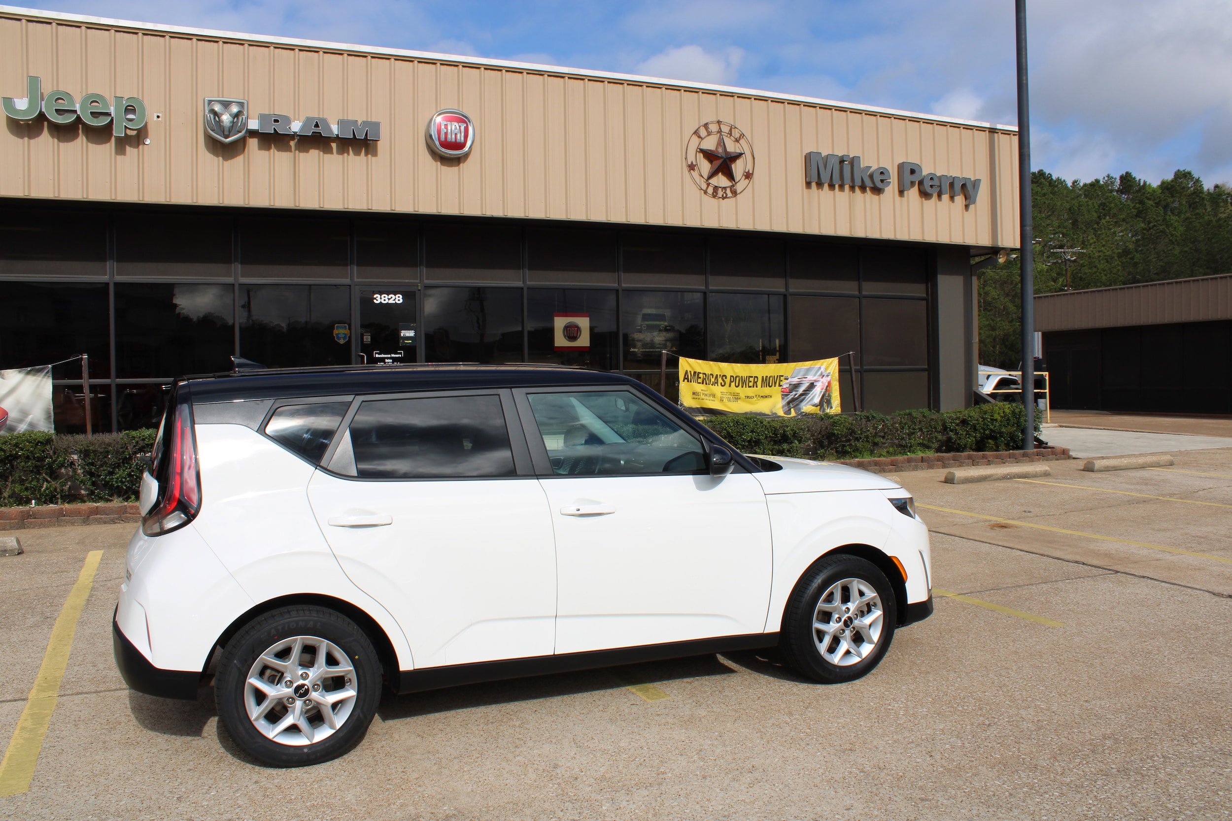 Used 2023 Kia Soul S FWD image 6