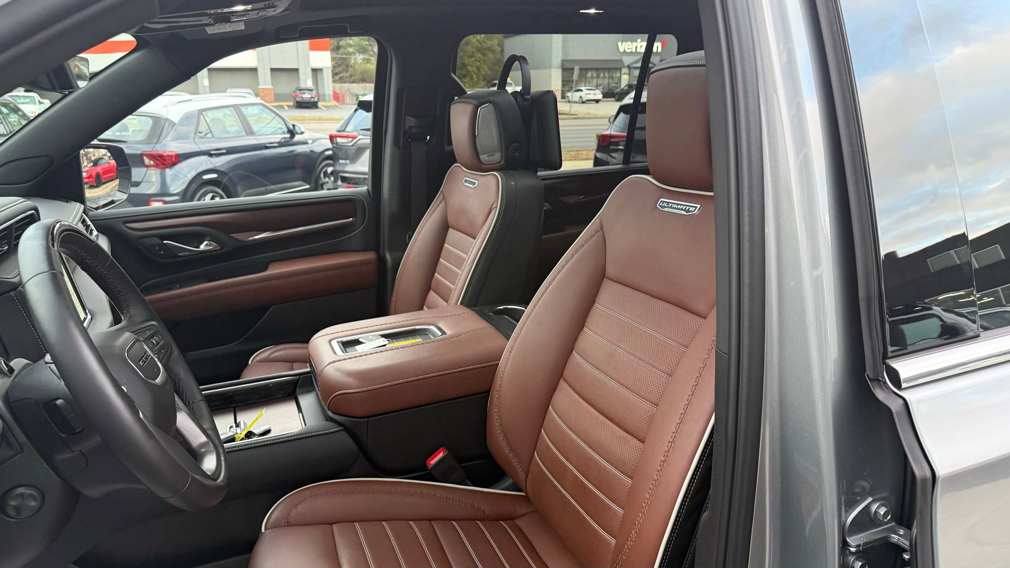 Used 2024 GMC Yukon XL Denali Ultimate image 46