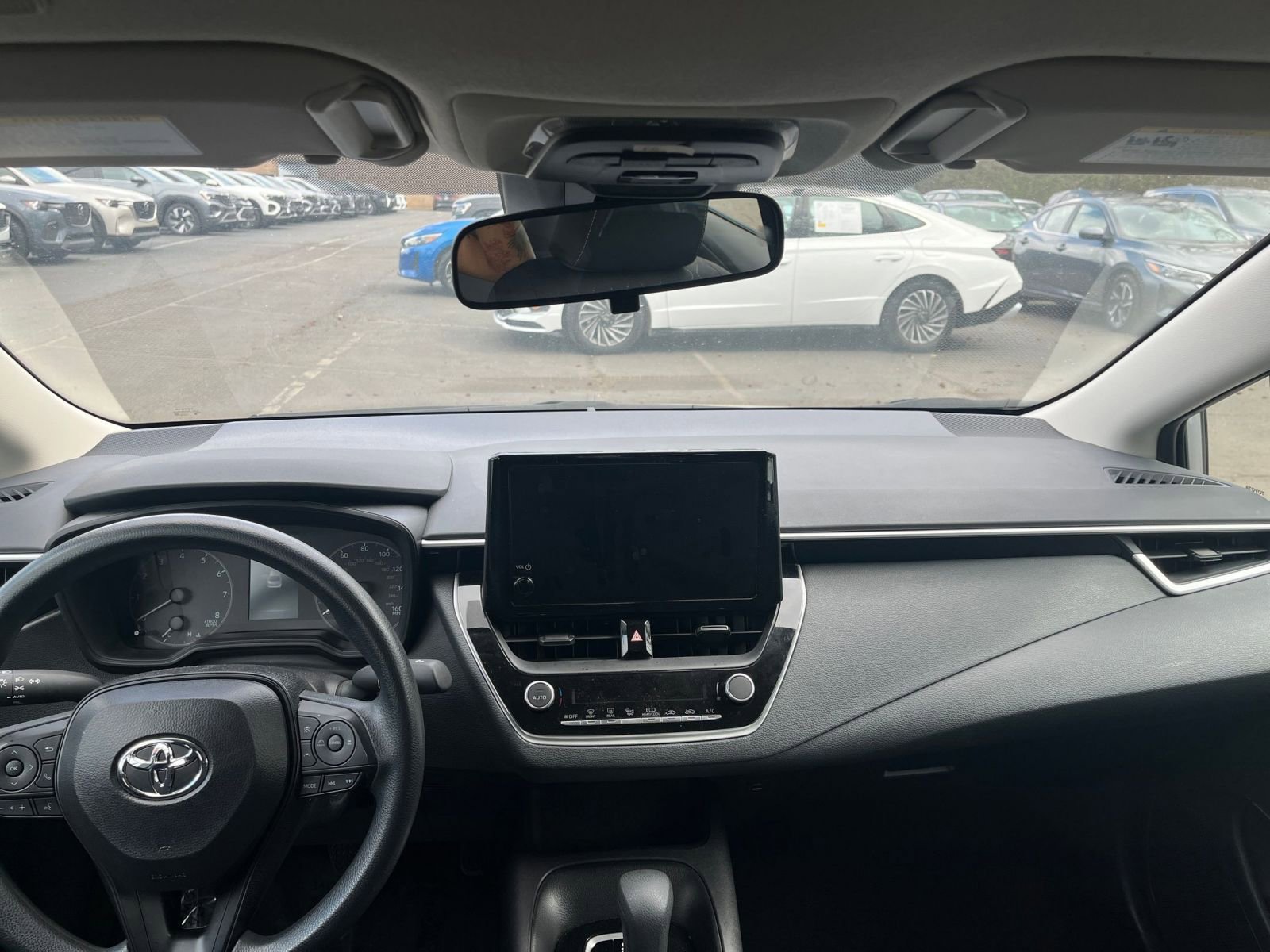 Used 2025 Toyota Corolla LE FWD image 31