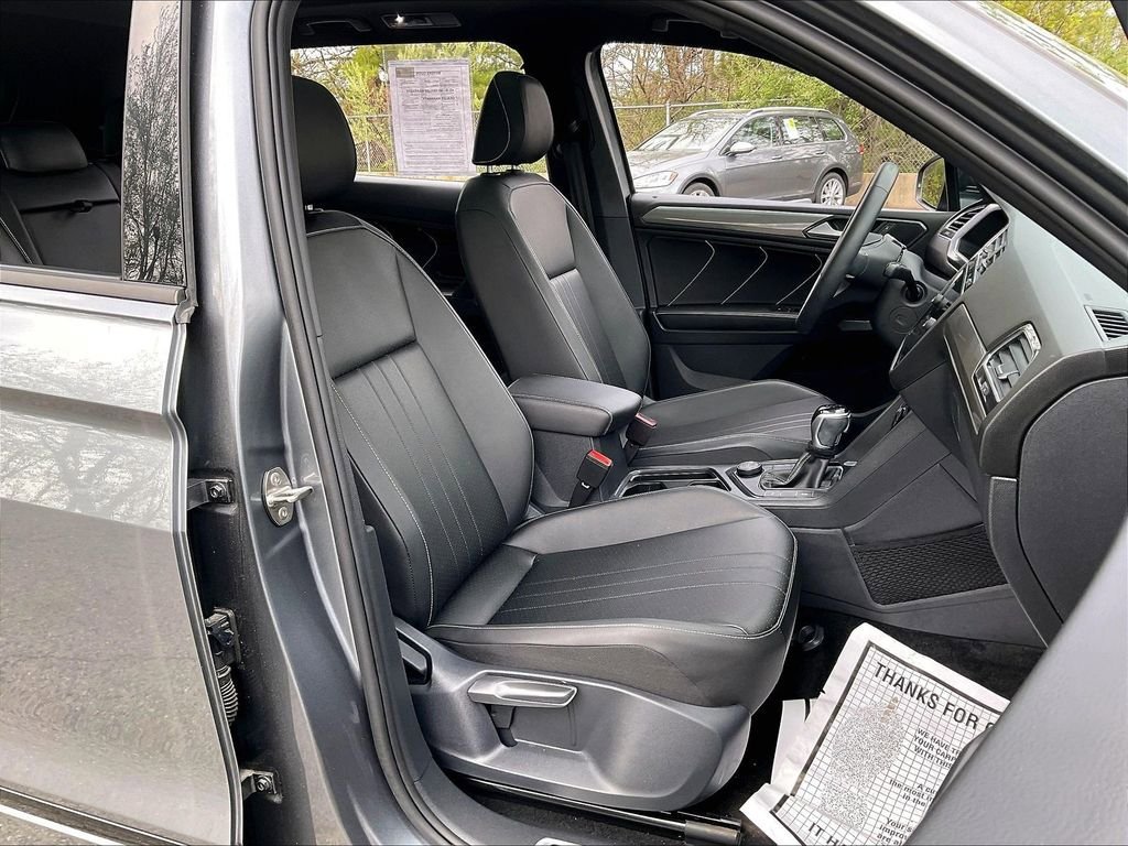 Used 2023 Volkswagen Tiguan SE R-Line AWD/4WD image 11