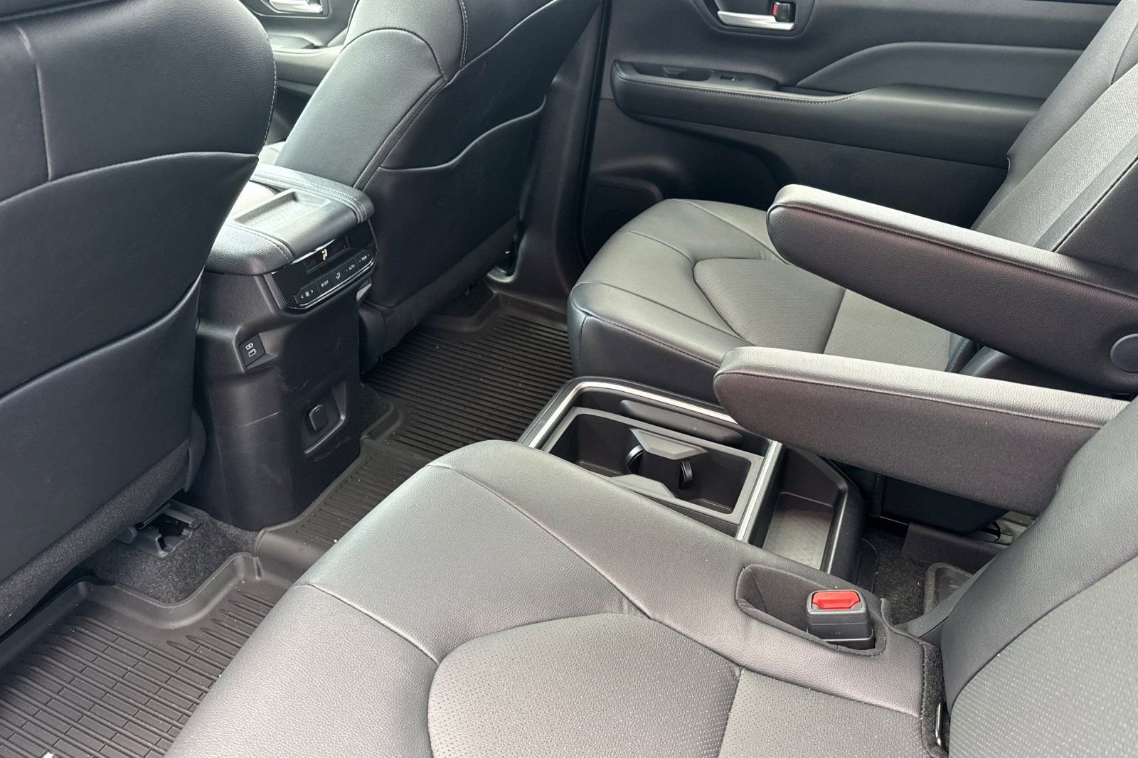 Used 2026 Toyota Grand Highlander XLE image 15