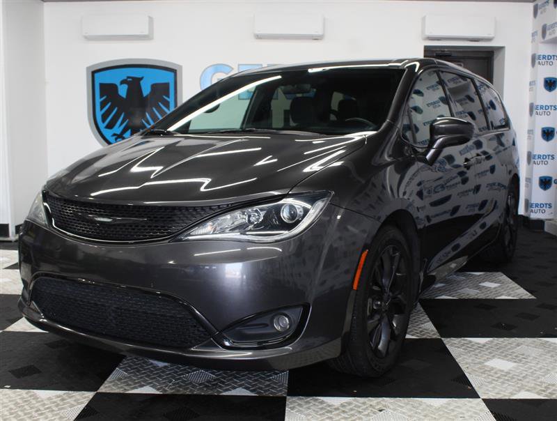 Used 2018 Chrysler Pacifica Touring Plus w/ S Appearance Package FWD image 1