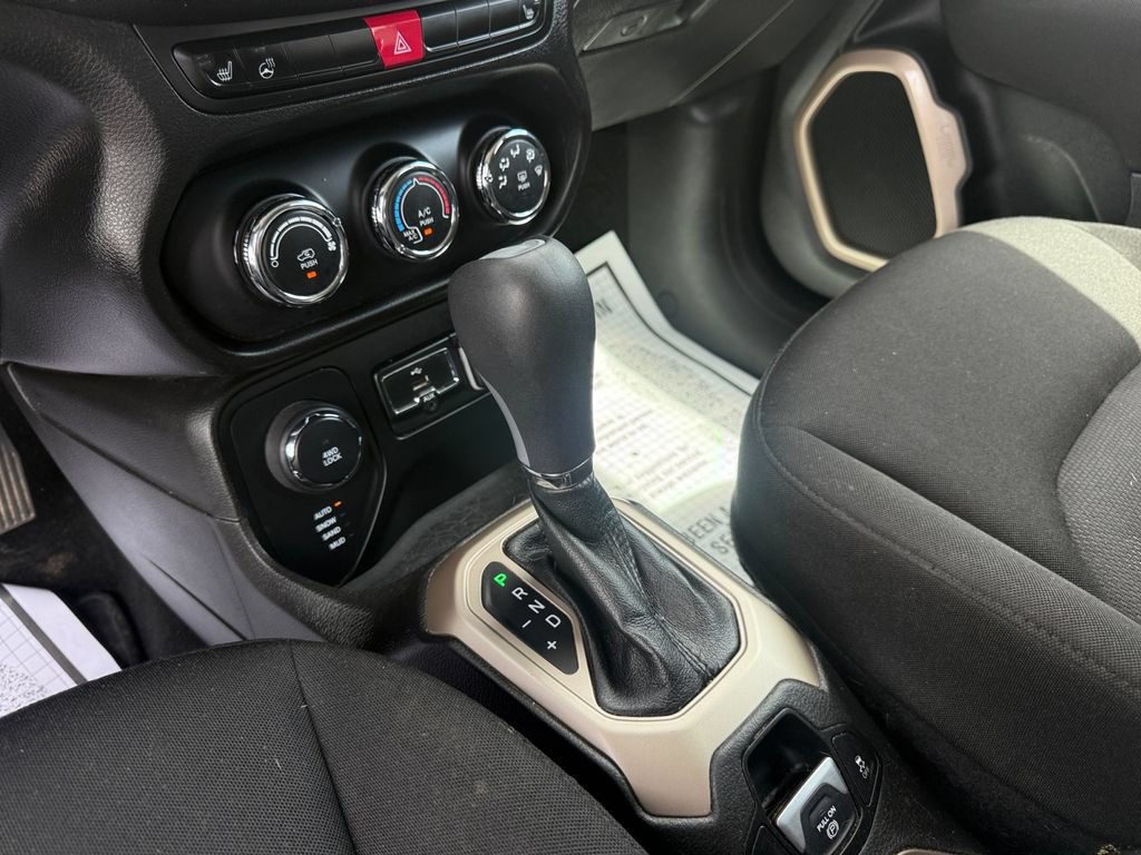 Used 2017 Jeep Renegade Latitude w/ Cold Weather Group AWD/4WD image 19