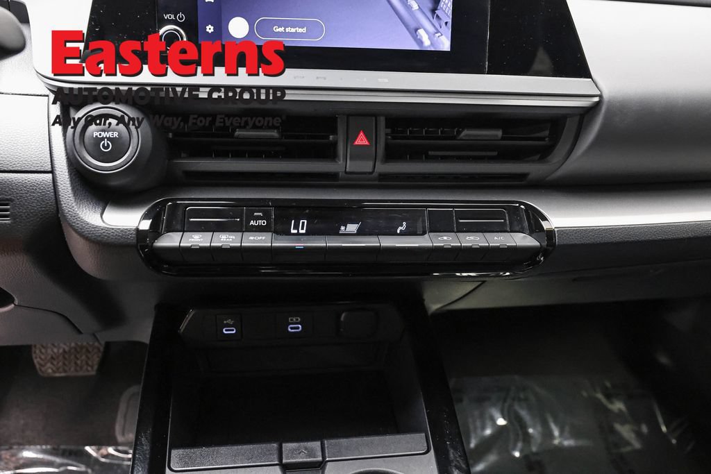 Used 2025 Toyota Prius LE FWD image 21