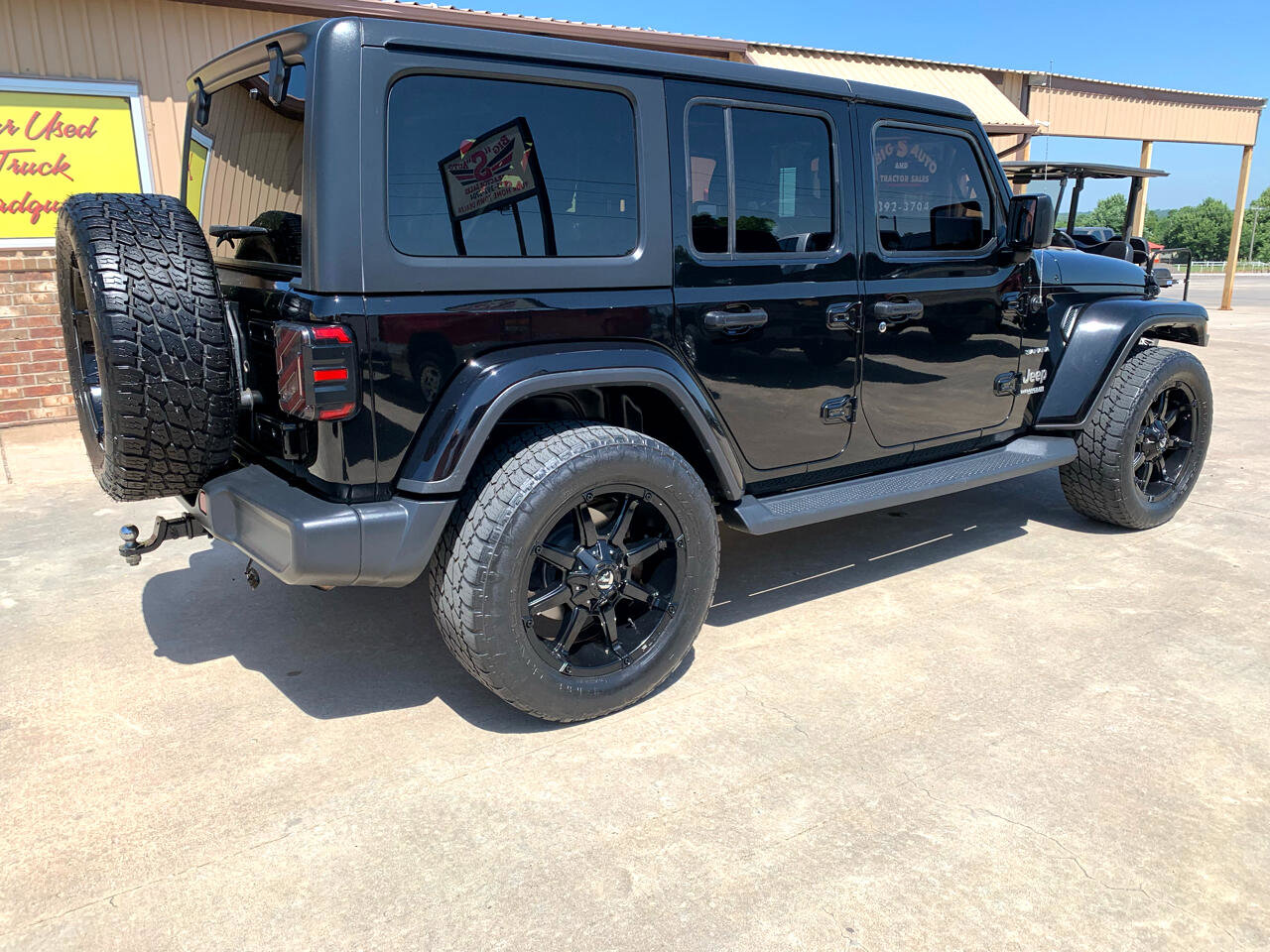 Used 2019 Jeep Wrangler Unlimited Sahara image 2