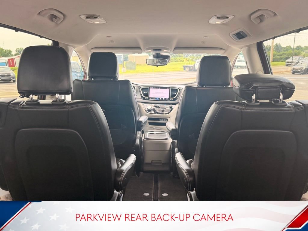 Used 2023 Chrysler Pacifica Touring-L FWD image 8