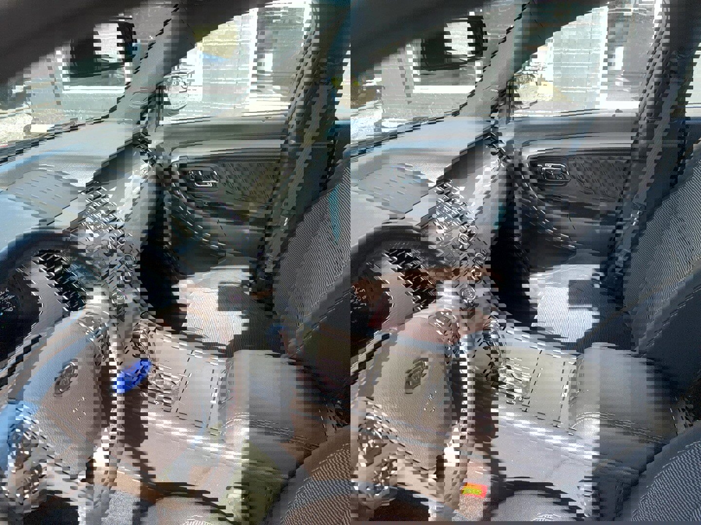 Used 2017 Ford Taurus SEL FWD image 10