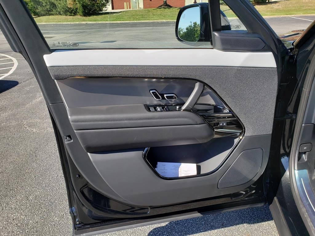 New 2025 Land Rover Range Rover Sport Dynamic SE image 10