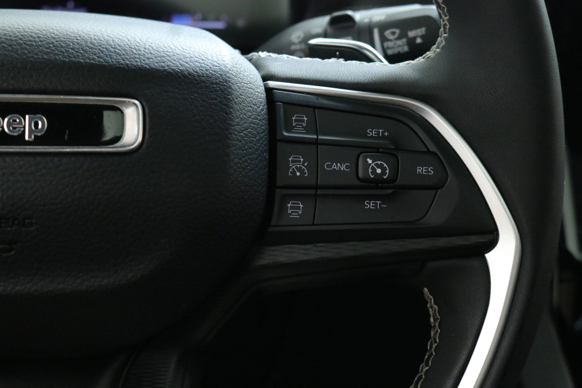 Used 2023 Jeep Grand Cherokee Altitude image 14