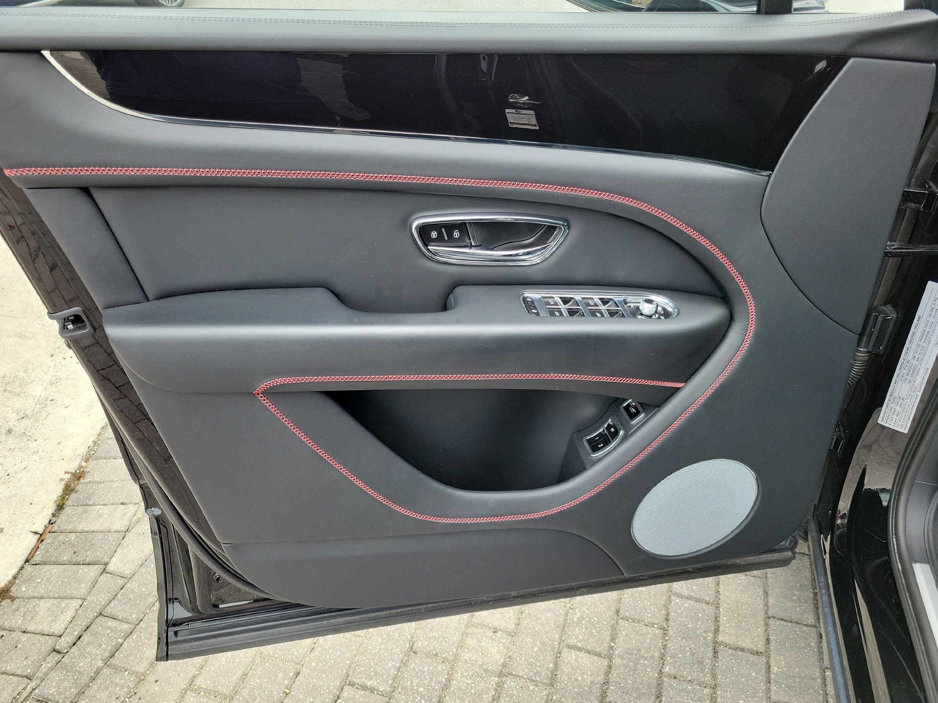 Certified 2023 Bentley Bentayga AWD/4WD image 29