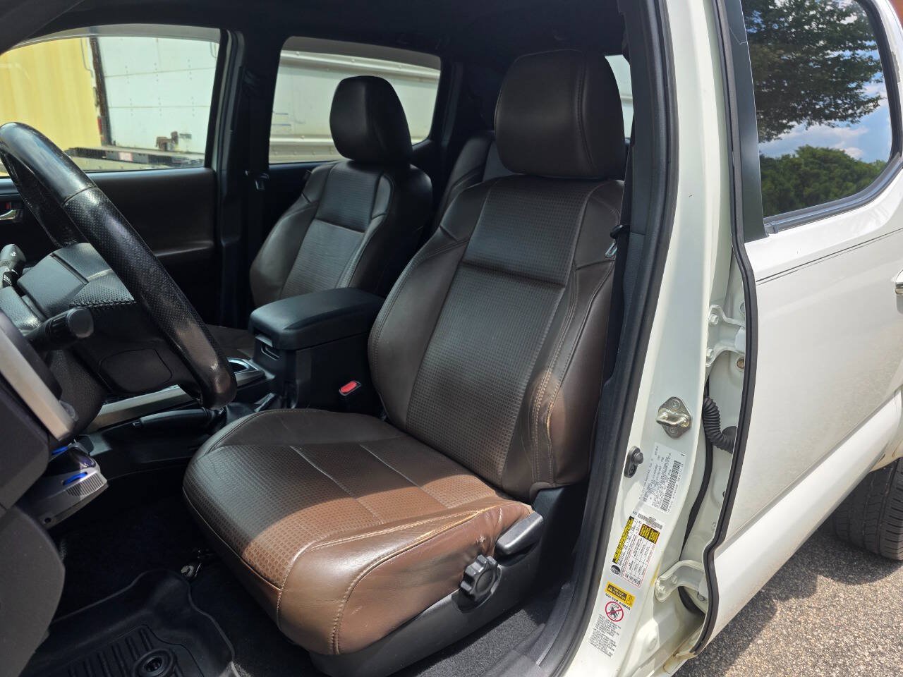 Used 2016 Toyota Tacoma Limited w/ Towing Package AWD/4WD image 15