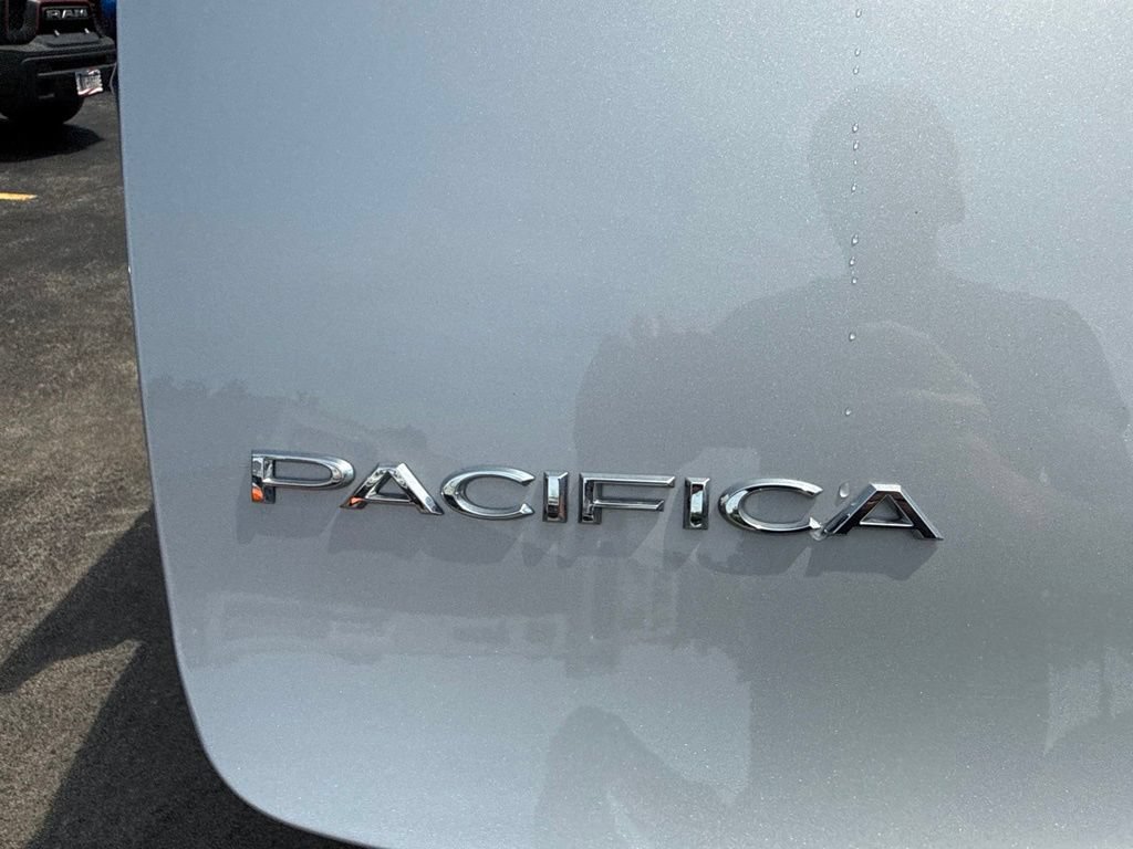 New 2026 Chrysler Pacifica Select AWD/4WD image 18