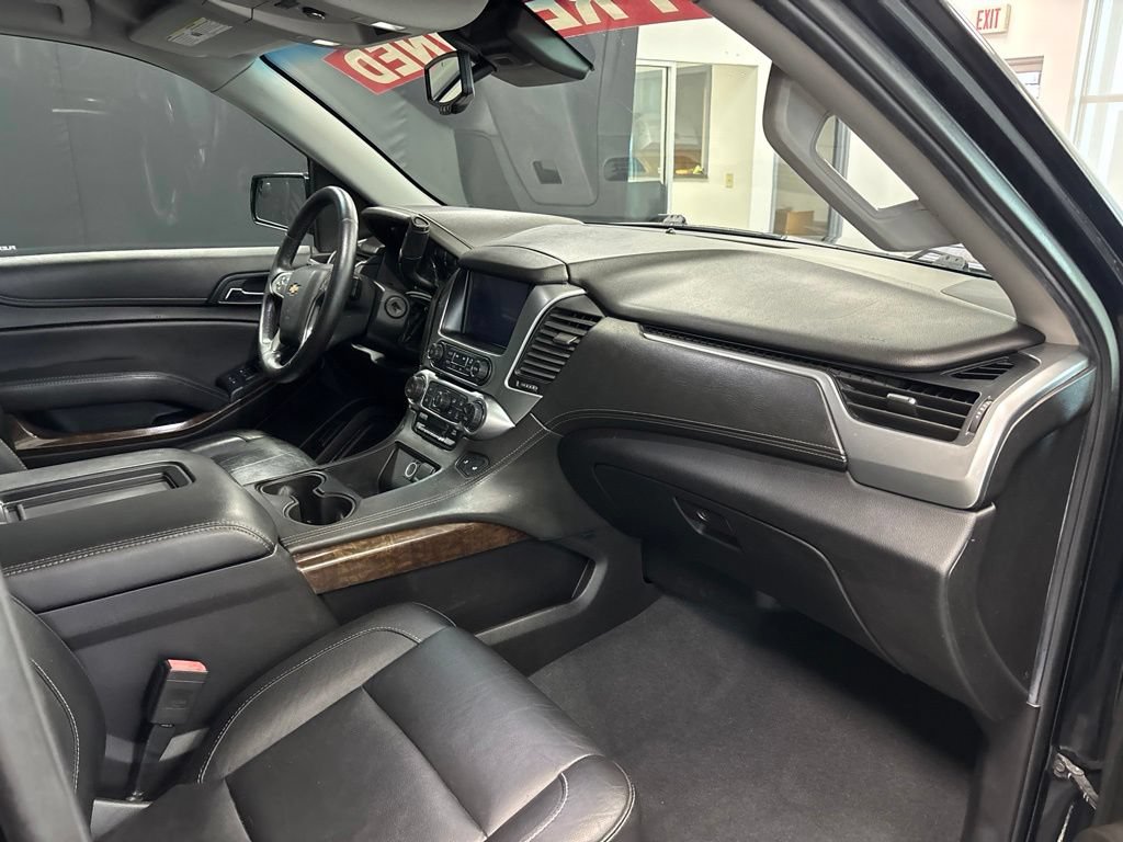 Used 2019 Chevrolet Suburban LT RWD image 12