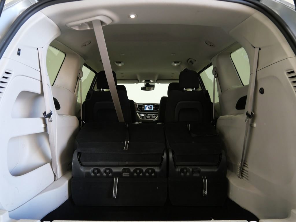 Used 2023 Chrysler Voyager LX image 28