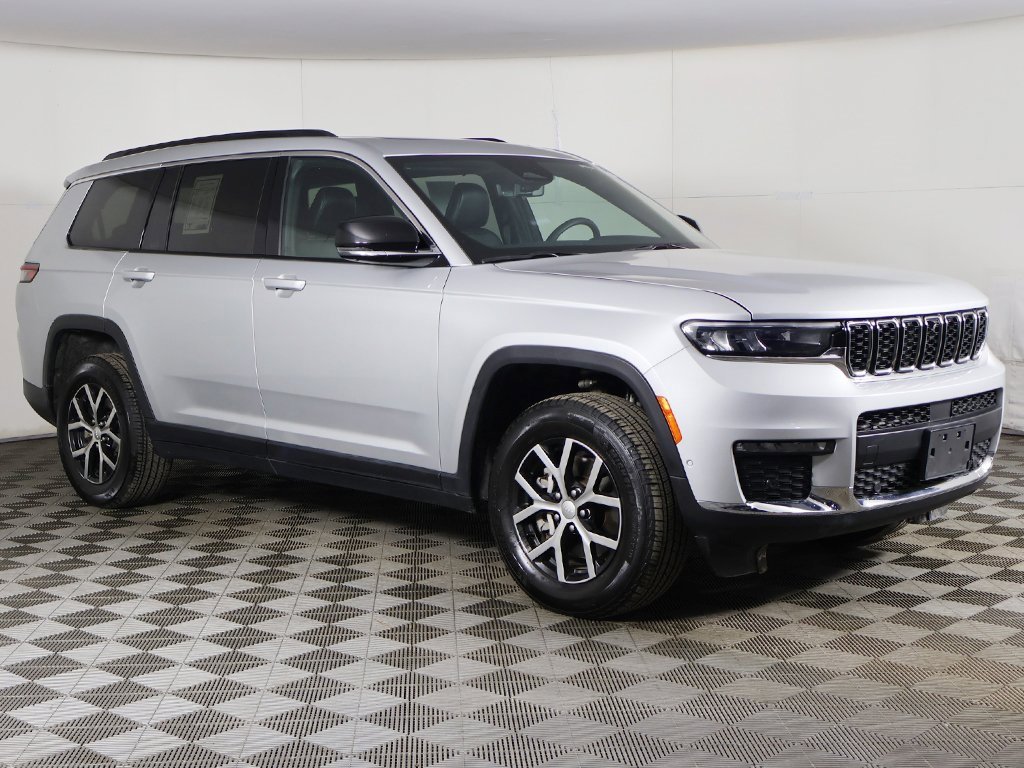 Used 2024 Jeep Grand Cherokee L Limited w/ Luxury Tech Group II image 2