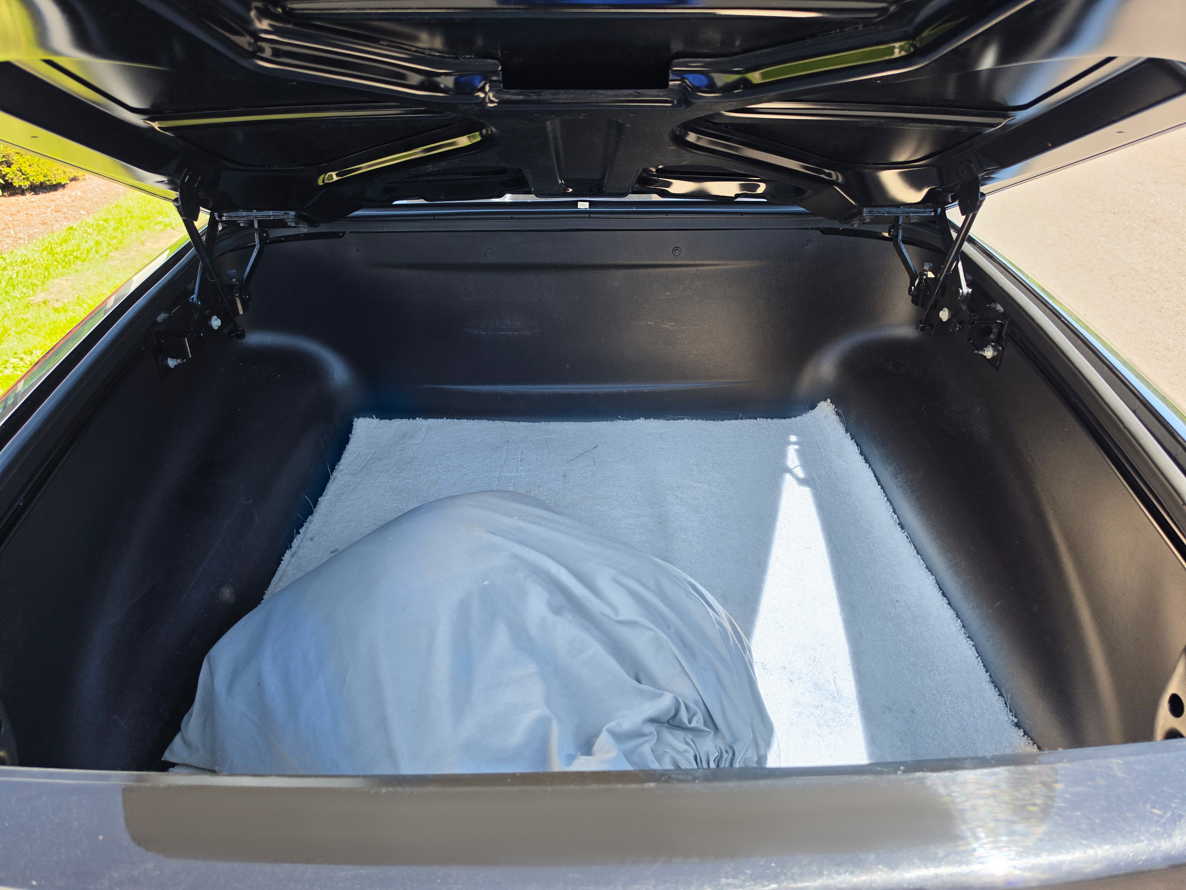 Used 2004 Chevrolet SSR w/ Preferred Equipment Group RWD video 5