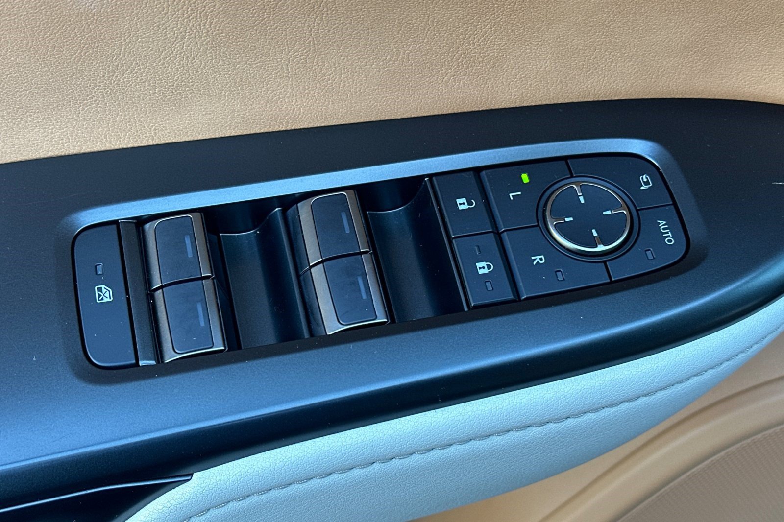 Certified 2026 Lexus RZ 450e AWD w/ Technology Package image 15