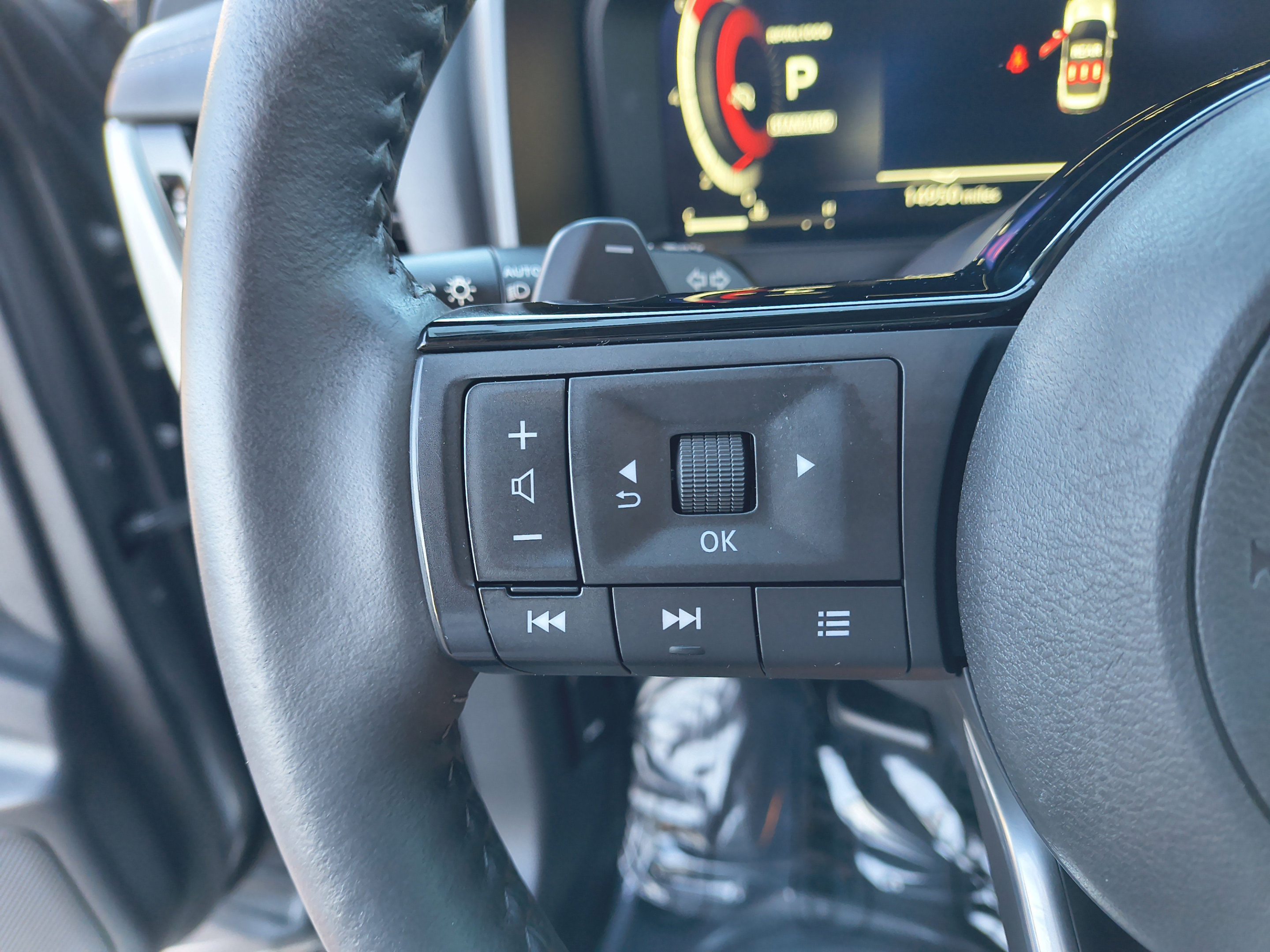 Certified 2024 Nissan Rogue Platinum FWD image 32