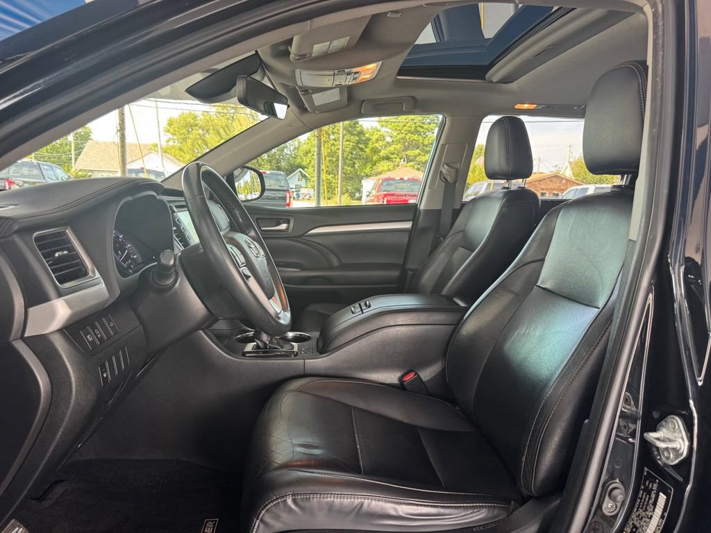 Used 2019 Toyota Highlander XLE FWD image 5