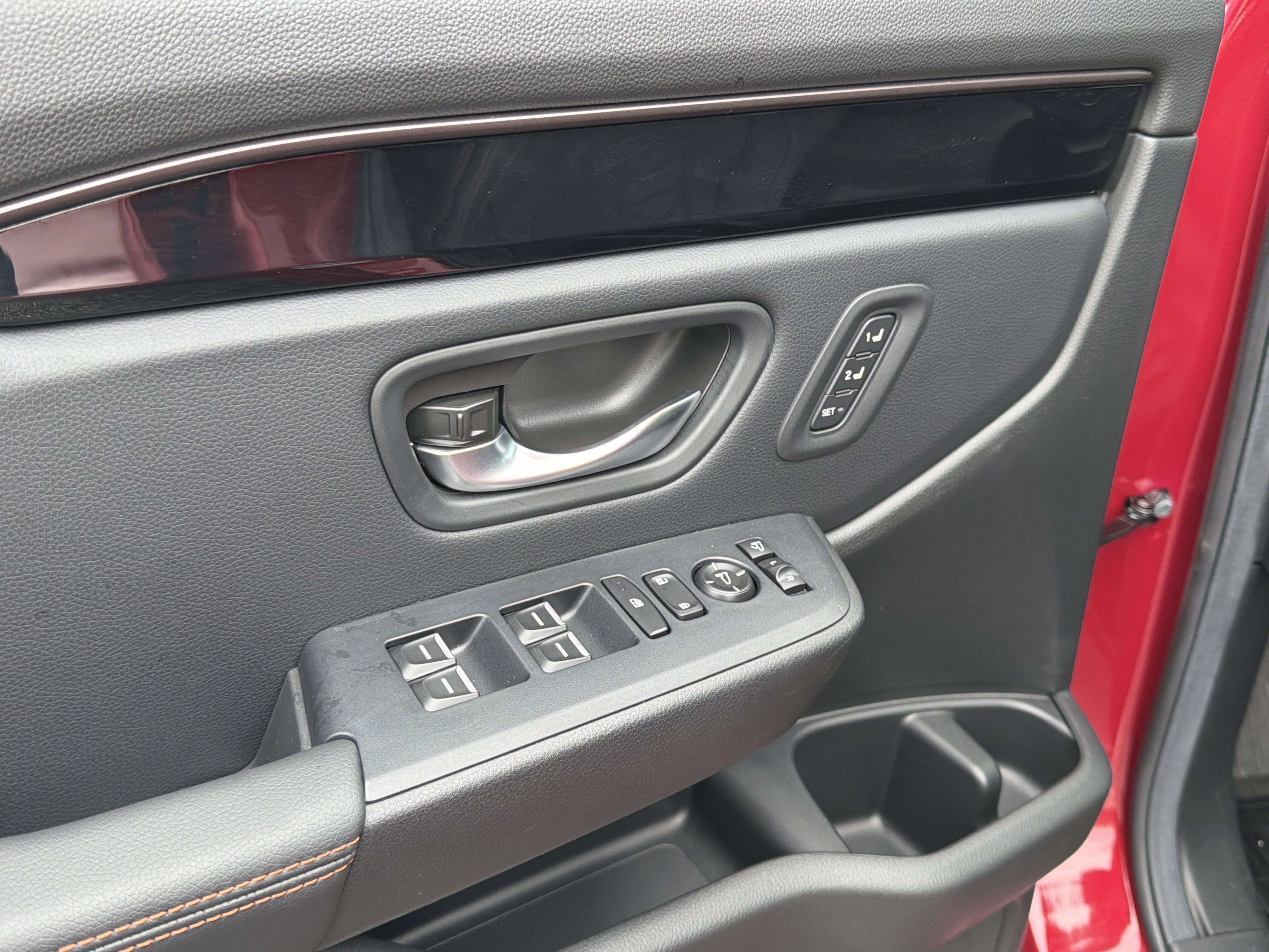 Used 2025 Honda Pilot TrailSport image 13