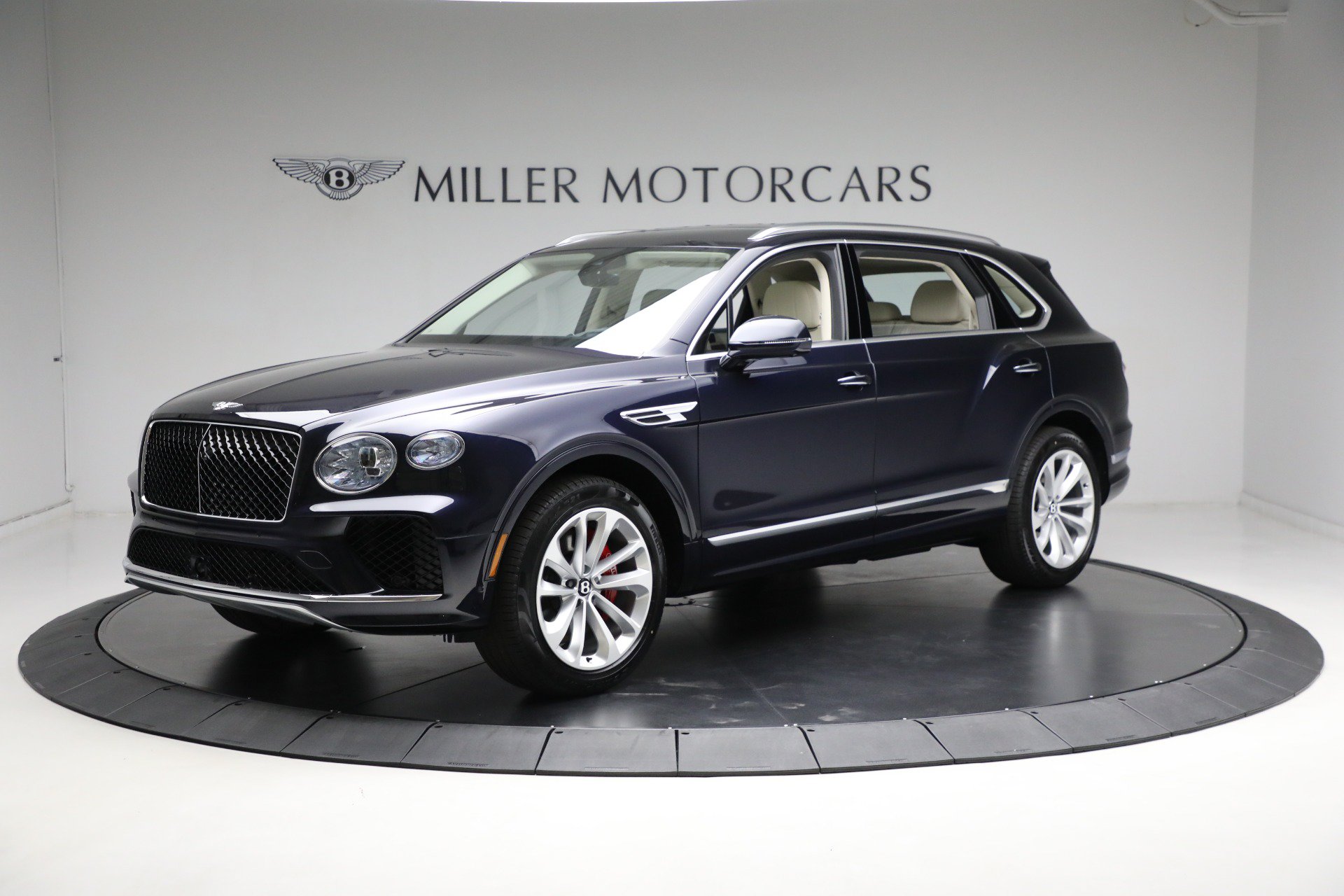 Used 2024 Bentley Bentayga Extended Wheelbase AWD/4WD image 2