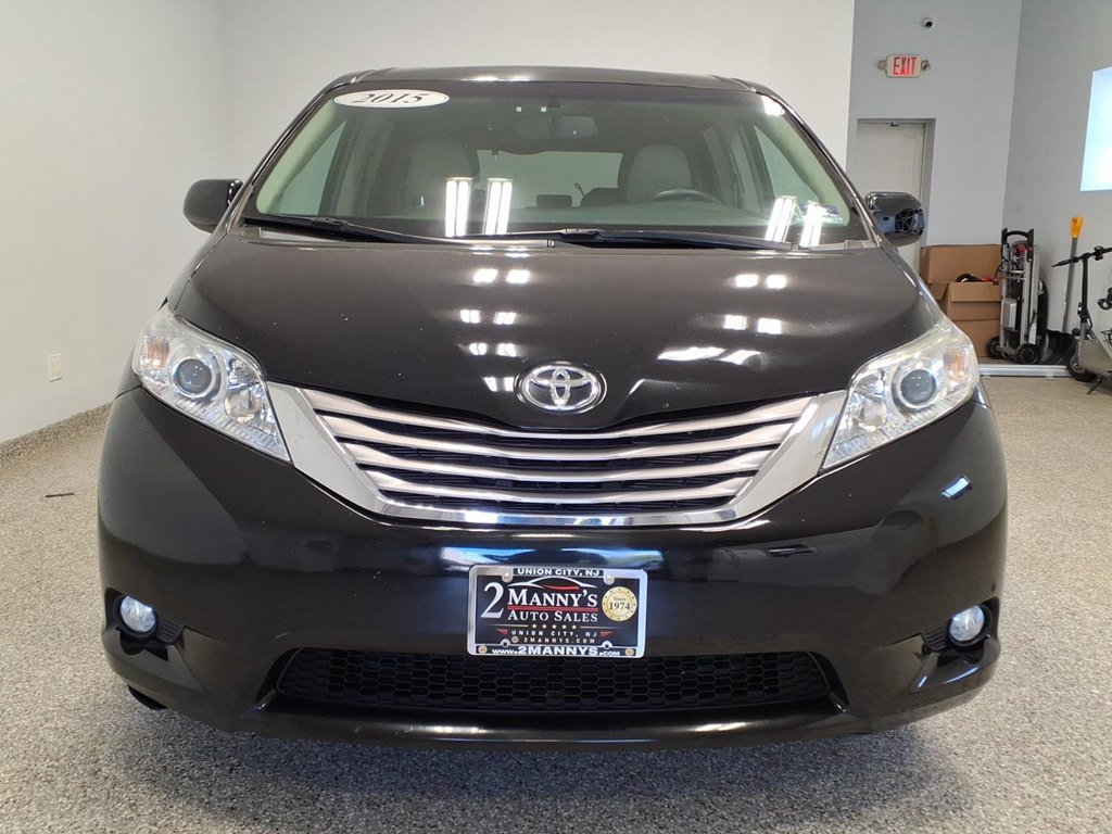 Used 2015 Toyota Sienna XLE w/ XLE Navigation Package FWD image 2