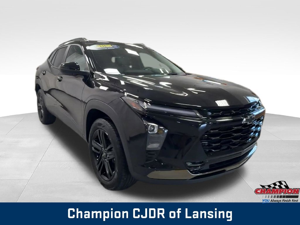 Used 2025 Chevrolet Trax ACTIV w/ Driver Confidence Package FWD image 2