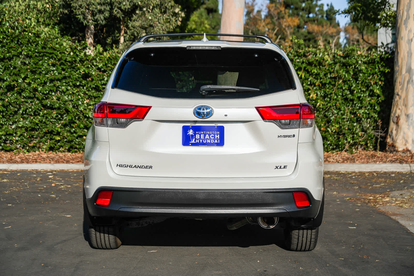 Used 2019 Toyota Highlander XLE w/ Carpet Mat Package (TMS) AWD/4WD image 7