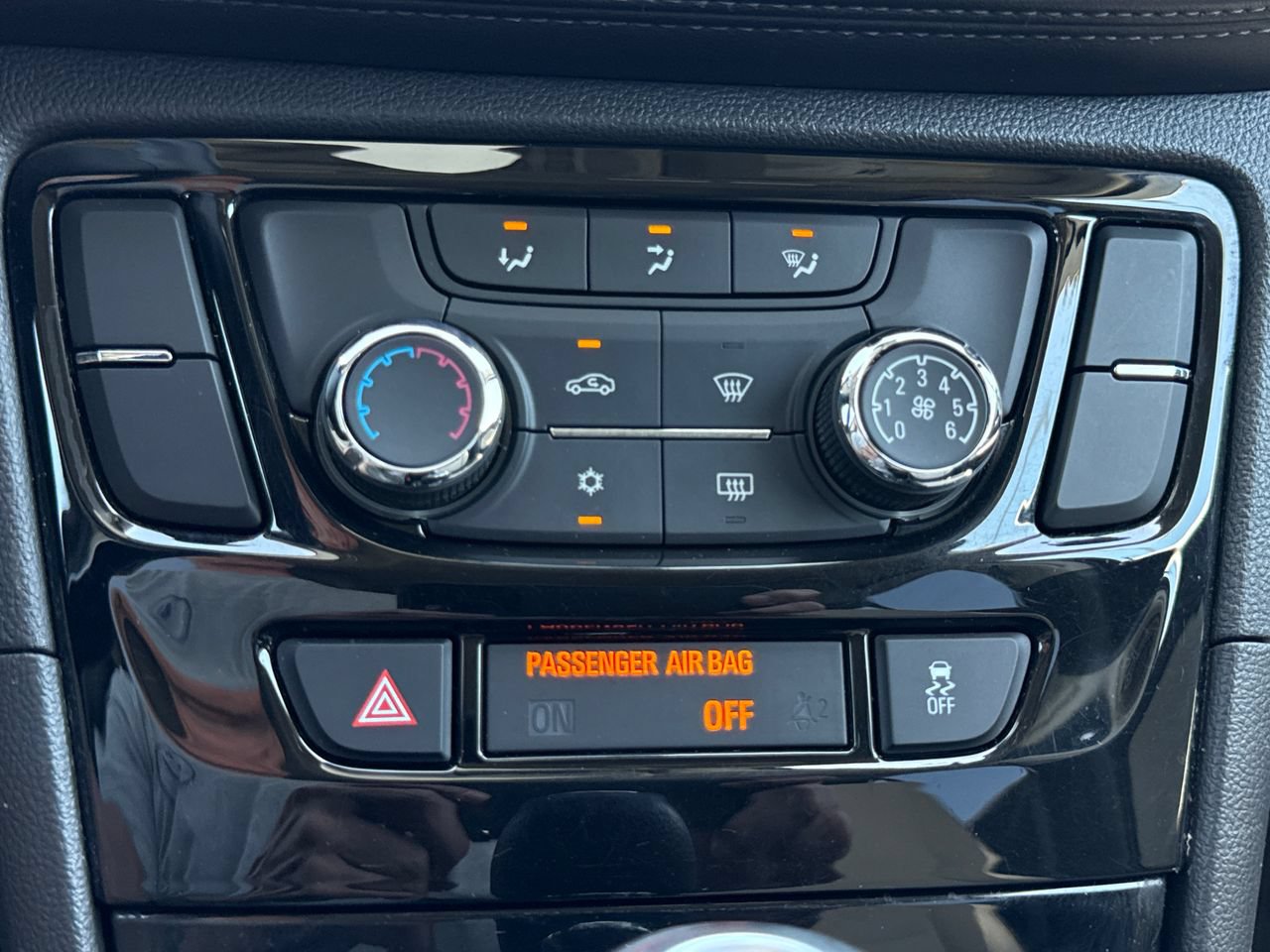 Used 2020 Buick Encore Preferred w/ Safety Package FWD image 21