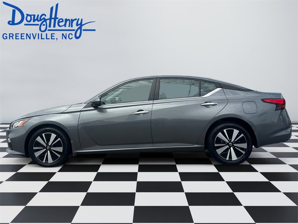 Used 2022 Nissan Altima 2.5 SV w/ SV Premium Package image 2