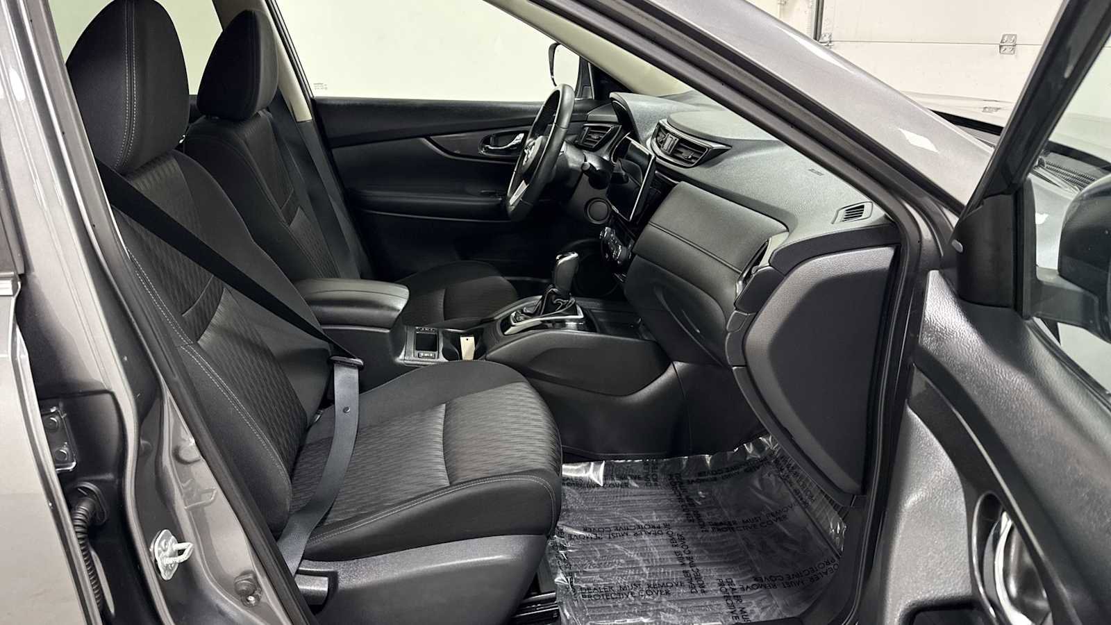 Used 2017 Nissan Rogue SV image 28