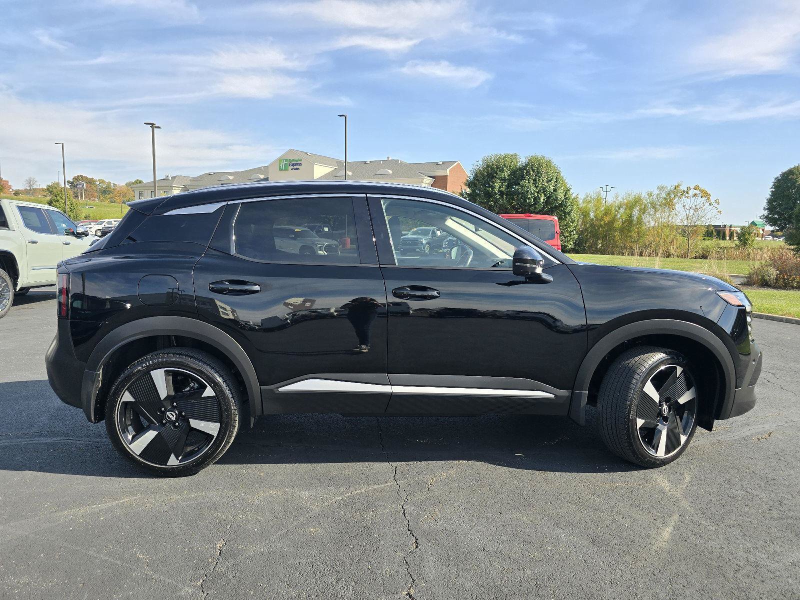 Used 2025 Nissan Kicks SR AWD/4WD image 8