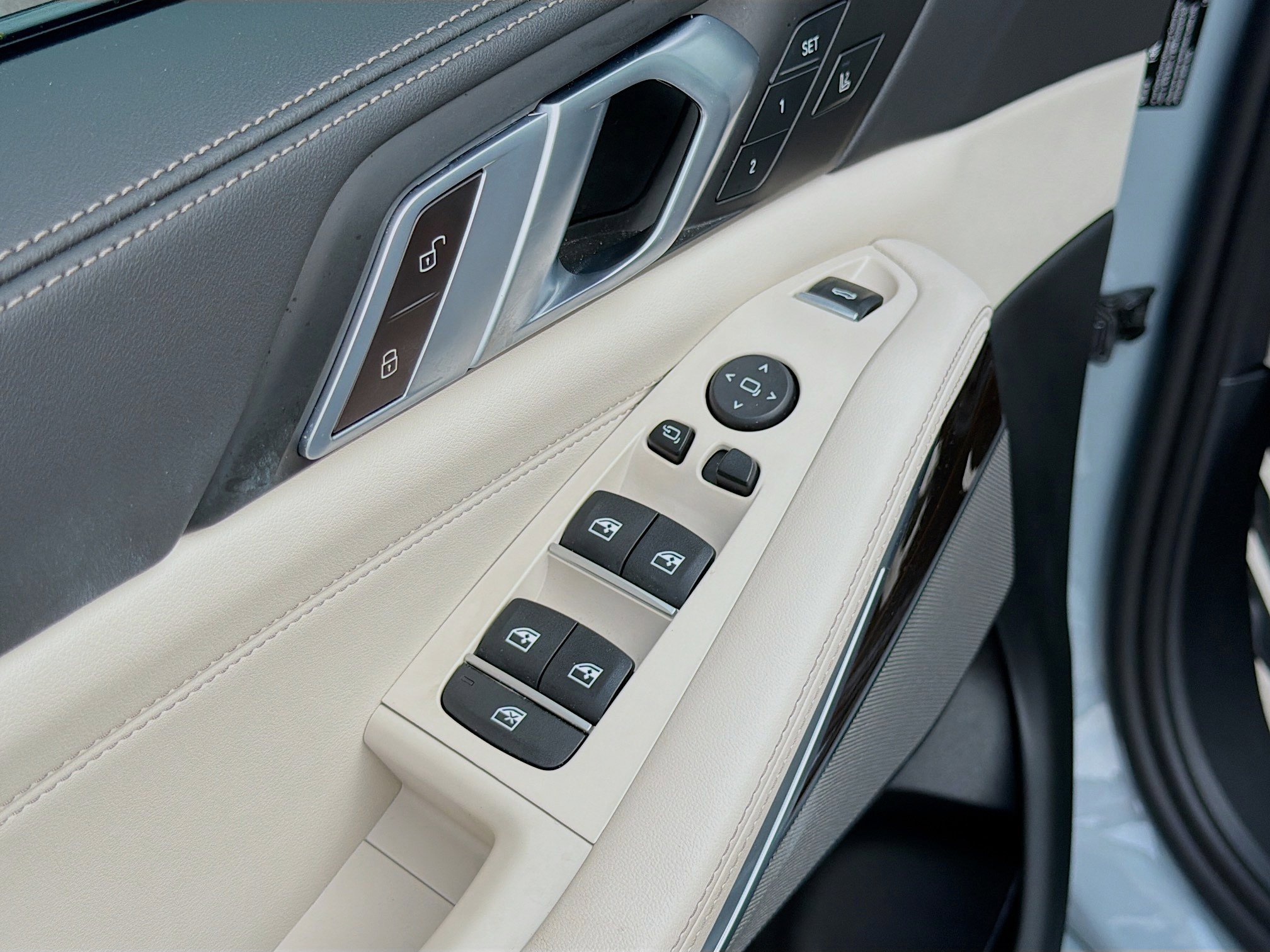 Used 2024 BMW X5 sDrive40i w/ M Sport Package image 23