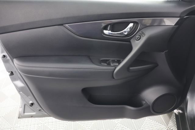 Used 2018 Nissan Rogue SV AWD/4WD image 23