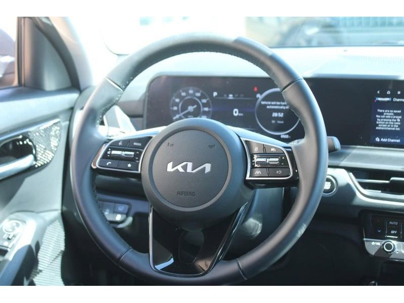 Used 2025 Kia Seltos EX AWD/4WD image 14