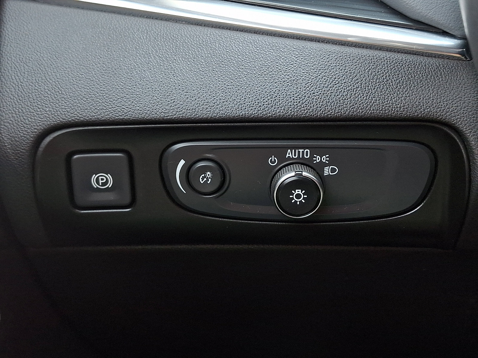 Used 2020 Buick Enclave Essence w/ Sound and Sites Package FWD image 30