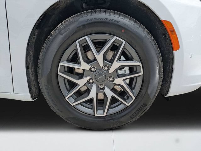 New 2027 Chrysler Pacifica Limited FWD image 10