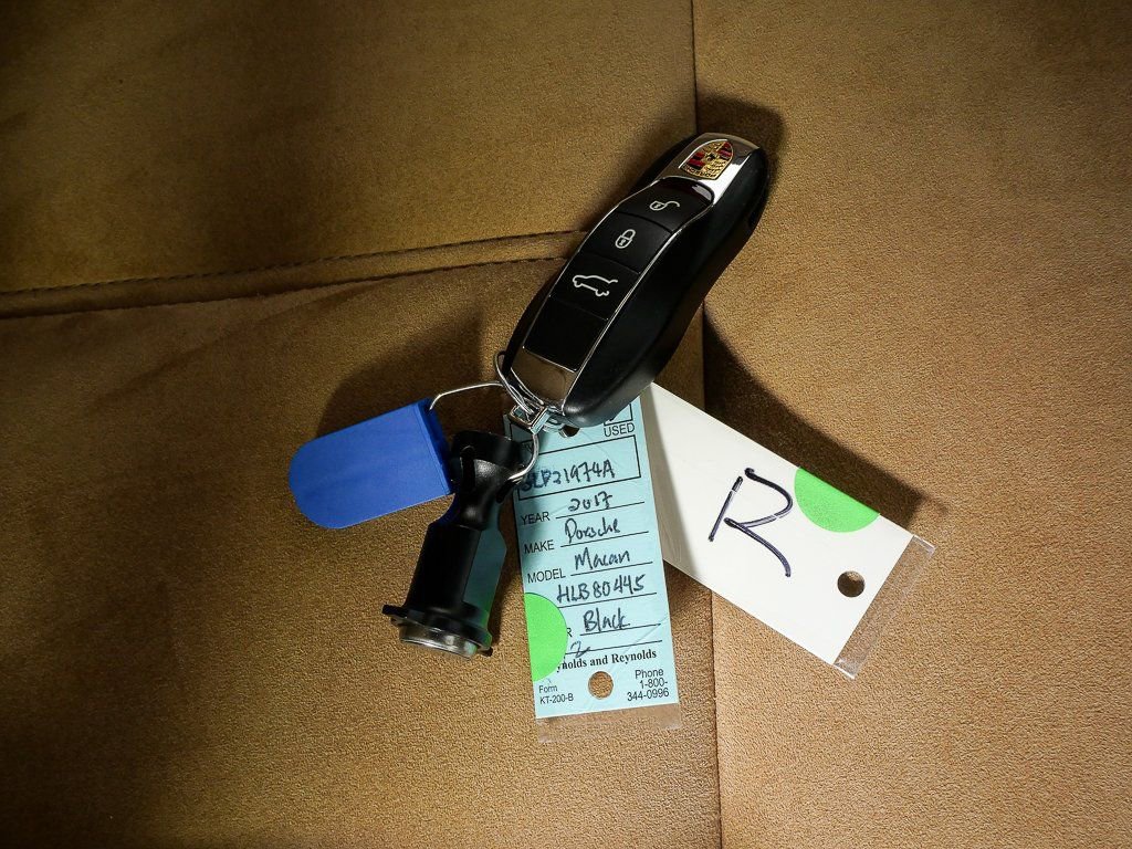 Used 2017 Porsche Macan AWD image 25